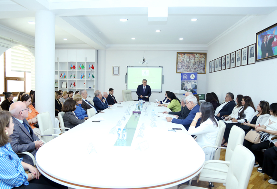 Ədəbiyyat İnstitutunda doktorantların dissertasiya mövzuları müzakirə edilib