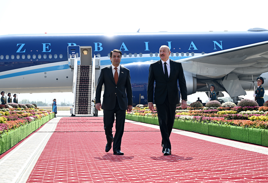 阿塞拜疆总统伊利哈姆·阿利耶夫抵达塔吉克斯坦进行访问