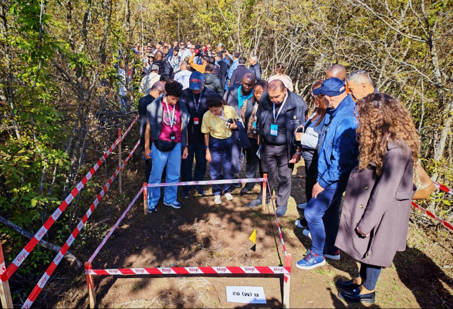 Beynəlxalq konfransın iştirakçıları Ağdərədə aşkarlanmış kütləvi məzarlığı ziyarət ediblər  YENİLƏNİB FOTO VİDEO