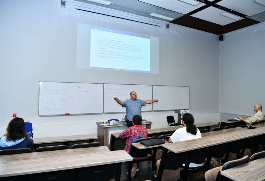Azərbaycan-Fransız Universitetində “Qraf entropiyası və şəbəkə strukturları” mövzusunda seminar keçirilib