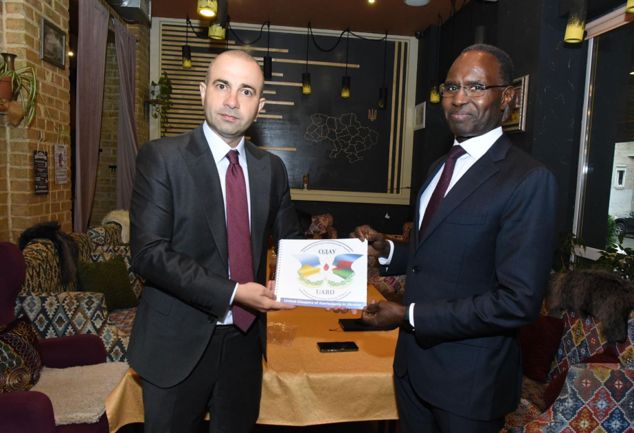 El Comisionado de la Comisión de Estados Unidos sobre Libertad Religiosa Internacional conoció la labor de la diáspora azerbaiyana en Ucrania