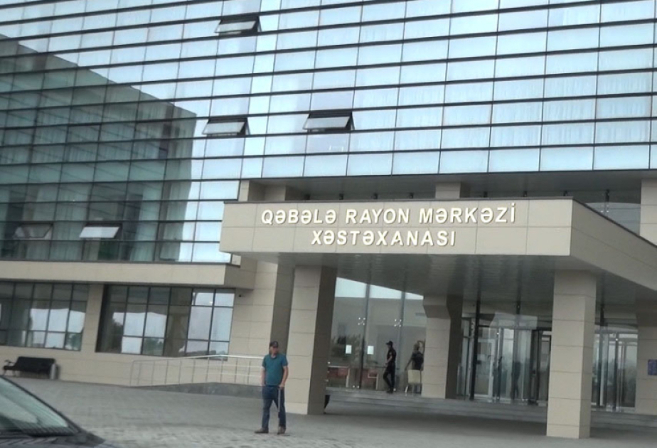 Qəbələdə yolu keçmək istəyən piyadaları maşın vurub