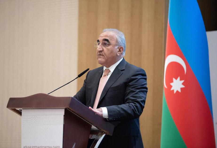 UNEC-in rektoru süni intellekt və təhsilin gələcəyi ilə bağlı fikirlərini bölüşüb