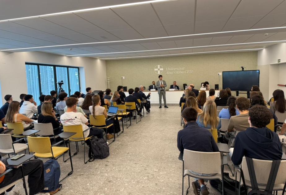 En Barcelona se debatieron la situación actual y las perspectivas de desarrollo de las relaciones entre Azerbaiyán y la Unión Europea