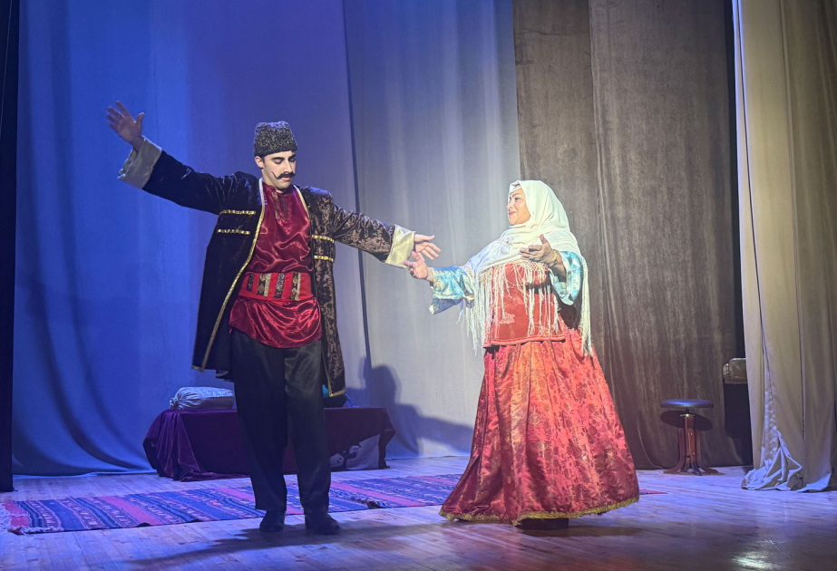 “Arşın mal alan” operettası məktəblilərin təqdimatında