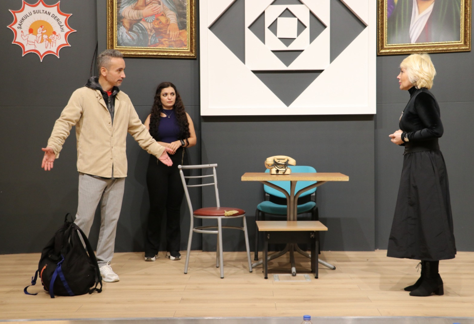 İstanbuldakı Cəfər Cabbarlı adına Türkiyə-Azərbaycan Teatrı yubiley mövsümünün açılışını Bəxtiyar Vahabzadəyə həsr edir