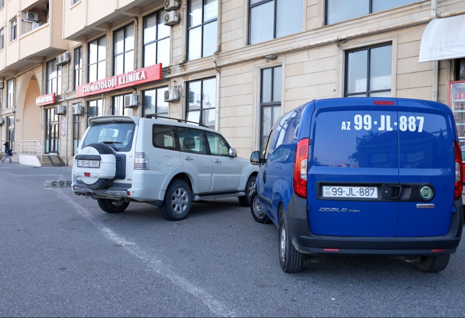 Polis nəqliyyat vasitələrini piyada səkilərində saxlayan sürücülərə bir daha çağırış edib VİDEO