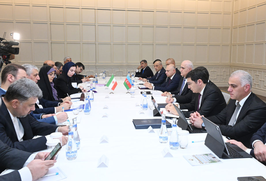 أذربيجان وإيران تبحثان جسر أقبند وتطوير ممر الشمال والجنوب وسط نمو الشحن