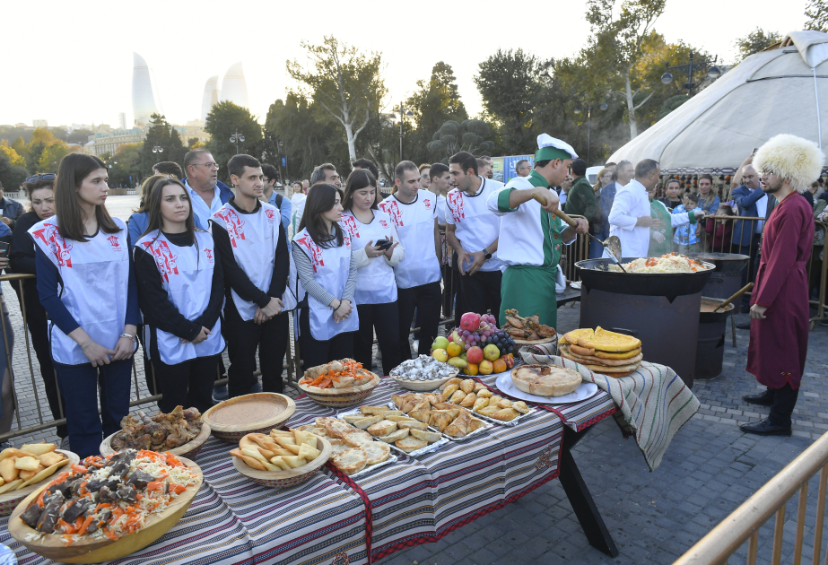 Inauguración del Pabellón Nacional de Turkmenistán en el Bulevar de Bakú