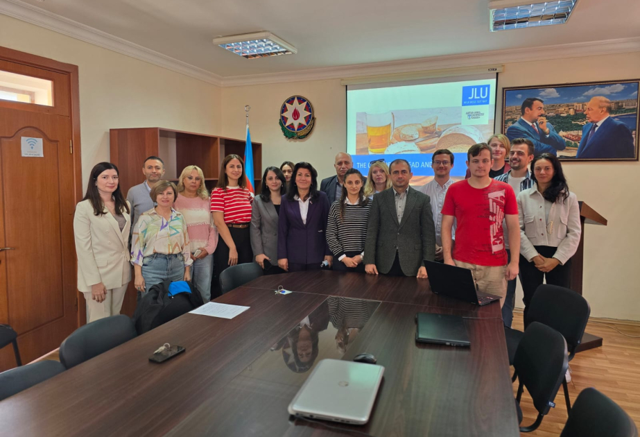 Coğrafiya İnstitutunda təcrübə keçən əcnəbi tələbələr elmi seminarda təqdimat ediblər