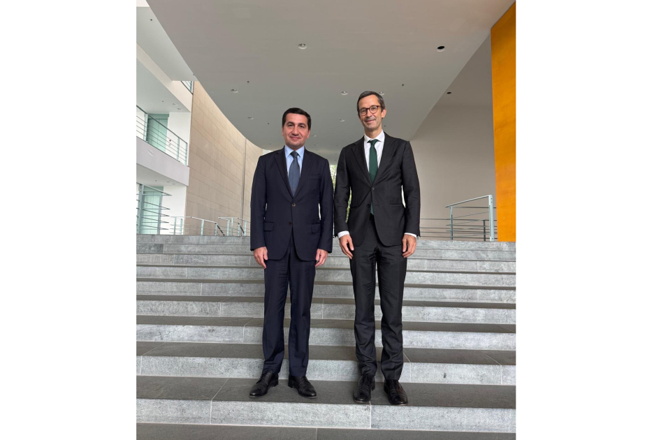 L’assistant du président azerbaïdjanais Hikmet Hadjiyev rencontre le conseiller du chancelier allemand Günter Sautter