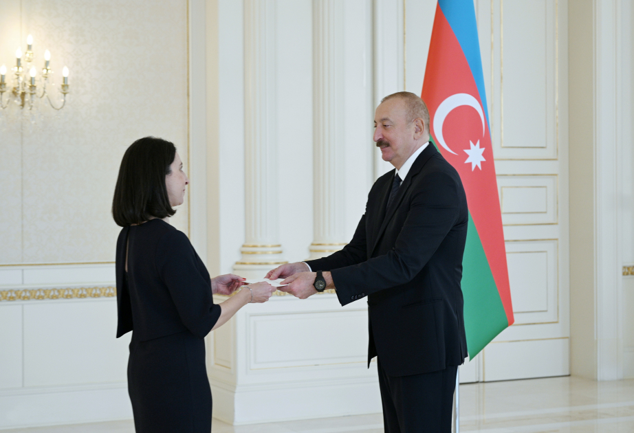 Le président azerbaïdjanais reçoit les lettres de créance de la nouvelle ambassadrice de France à Bakou VIDEO