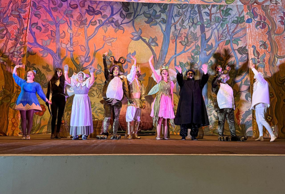 Gənc Tamaşaçılar Teatrı Qubada çıxış edib
