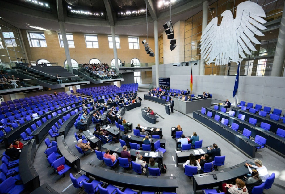 Bundestaqda hərbi xidmətlə bağlı yeni qanun layihəsinin ilk müzakirəsi keçirilib