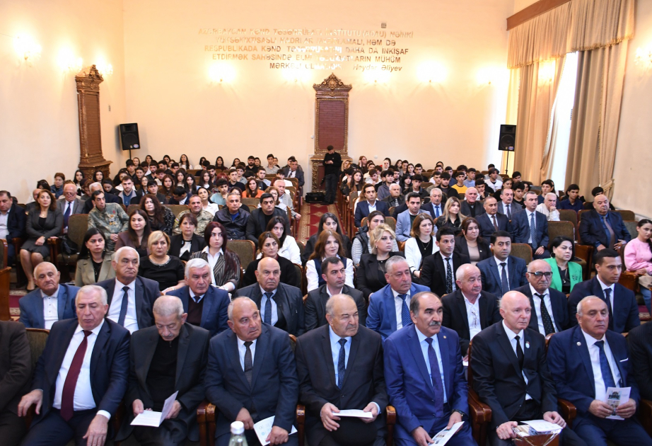 Gəncədə Müstəqilliyin Bərpası Gününə həsr olunan regional konfrans keçirilib