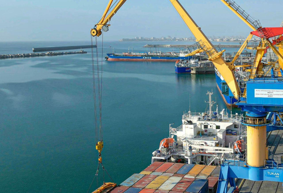 Казахстан экспортировал в Азербайджан товаров на 290 млн долларов