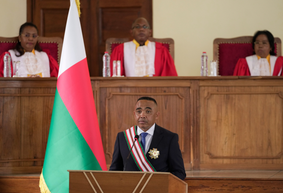Madagascar's military leader sworn in as president