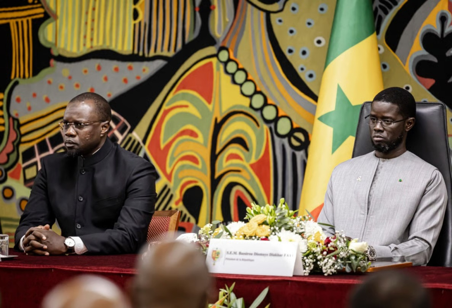 Bassirou Diomaye Faye reçoit le Livre blanc sur le massacre de Thiaroye