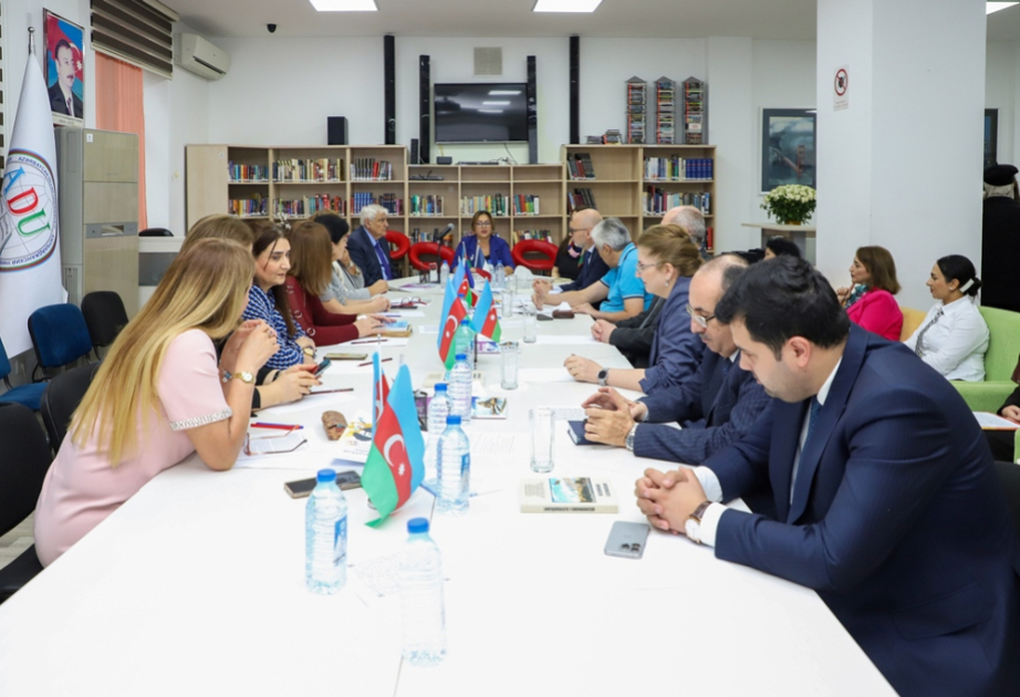 Cérémonie de présentation de nouveaux manuels de français à l’Université des Langues d’Azerbaïdjan