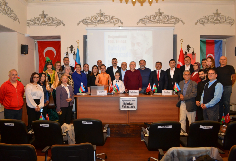 İstanbulda Bəxtiyar Vahabzadənin 100 illik yubileyi qeyd edilir