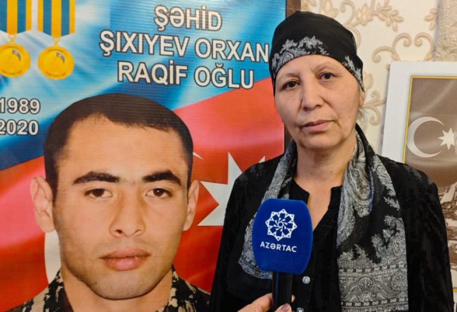 Şəhid anası: Vətən sağ olsun, oğlum şanlı bayrağa bükülüb getdi, elə də qayıtdı VİDEO