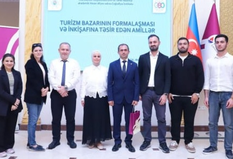 Coğrafiyaçı alim turizm üzrə təhsil alan tələbələr üçün mühazirə söyləyib