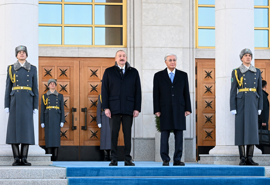 Präsident Ilham Aliyev zu Staatsbesuch in Kasachstan eingetroffen VIDEO