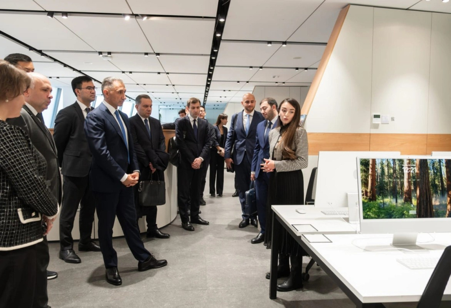 بحث مسائل التعاون في الرقمنة والابتكار بين أذربيجان وكازاخستان