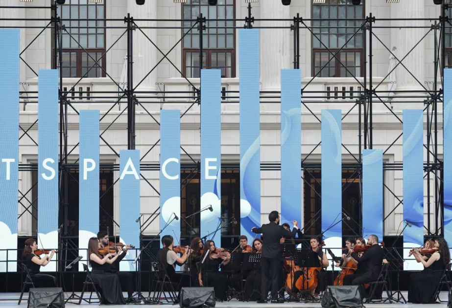 Dövlət Akademik Filarmoniyasının kollektivi Şanxay Beynəlxalq İncəsənət Festivalında çıxış edib