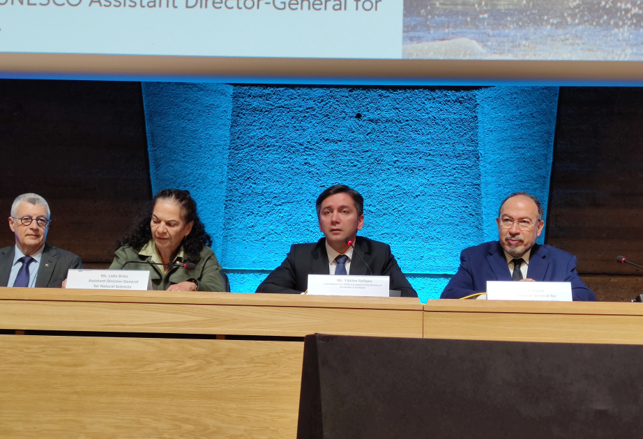Conferencia titulada “De Bakú a Belém: Construcción de sociedades informadas y sostenibles para la acción climática” celebrada en la UNESCO