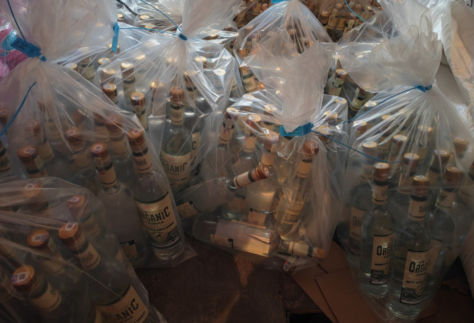 Gəncədə topdansatış mağazasında saxta alkoqollu içkilər aşkarlanıb