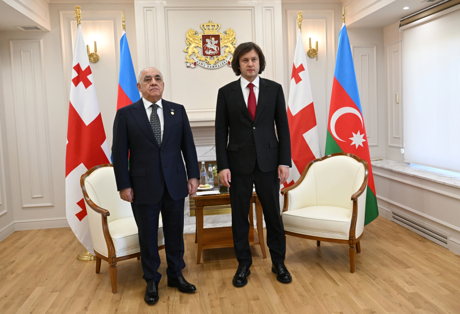 Baş nazir Əli Əsədov Tbilisidə Gürcüstanın Baş naziri İrakli Kobaxidze ilə görüşüb