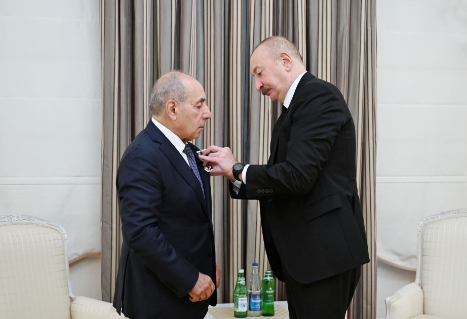 Präsident Ilham Aliyev überreicht Yagub Eyyubov Istiglal-Orden AKTUALISIERT  VIDEO
