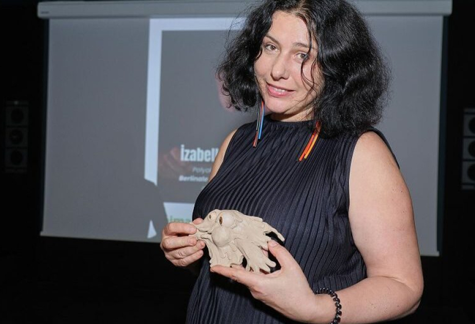 Izabela Plucińska utilizará música azerbaiyana “ashug” en una película ycan aşıq musiqisindən istifadə edəcək