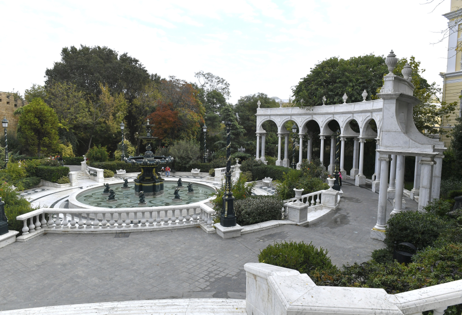 Gözəllik və sakitliyin görüş yeri — Filarmoniya bağı VİDEO