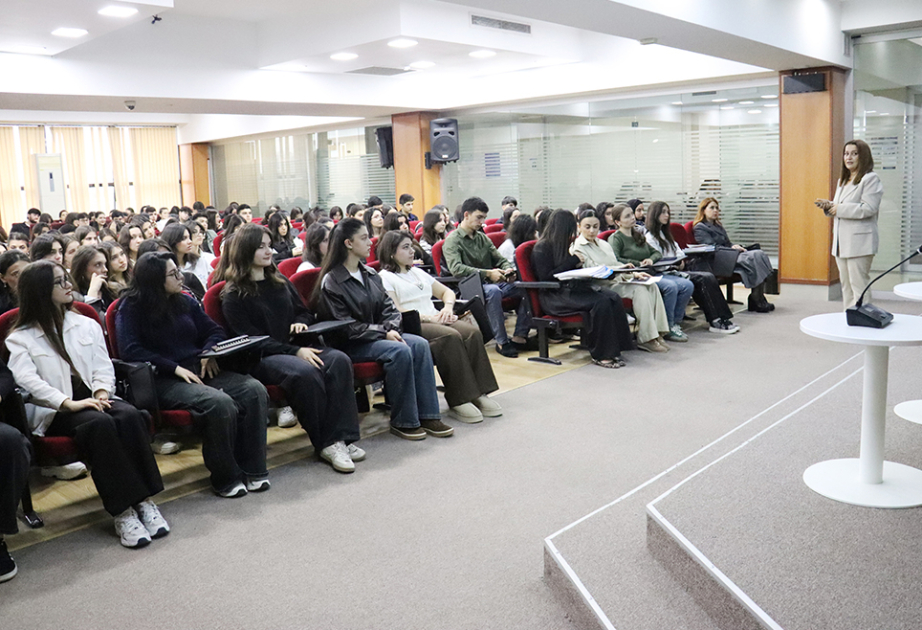İcbari Tibbi Sığorta üzrə Dövlət Agentliyi Azərbaycan Universitetində infosessiya keçirib