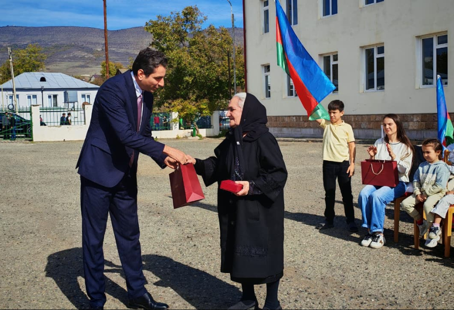 12 families relocated to Tazabina village in Khojaly district receive house keys