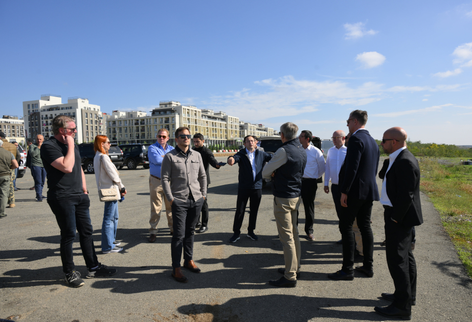 Путешественникам была представлена информация о проводимых в Физули восстановительных работах, они пронаблюдали за процессом подрыва мины