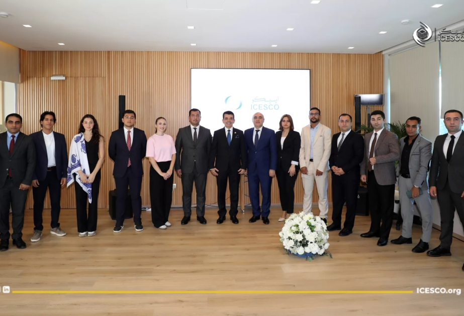 Une délégation de jeunes azerbaïdjanais reçue par le Directeur général de l’ICESCO