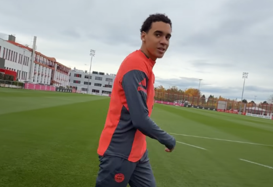 Bayern all smiles as Jamal Musiala returns to training on the pitch