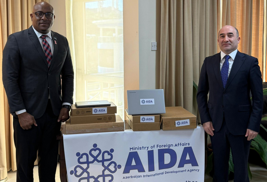 Apoyo de Azerbaiyán a la digitalización educativa en Santa Lucía