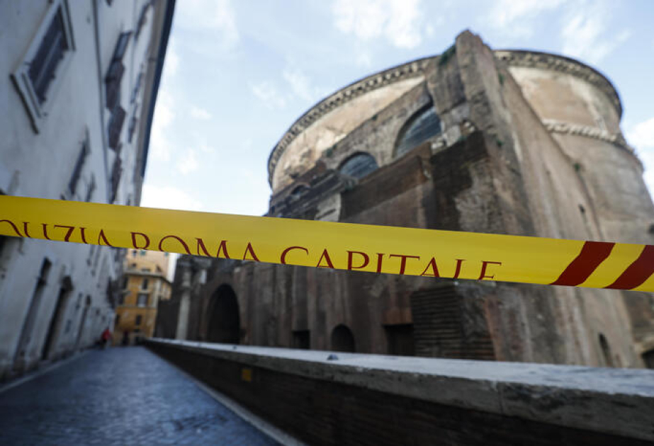 Yapon turist Roma Panteonunun divarından yıxılaraq ölüb