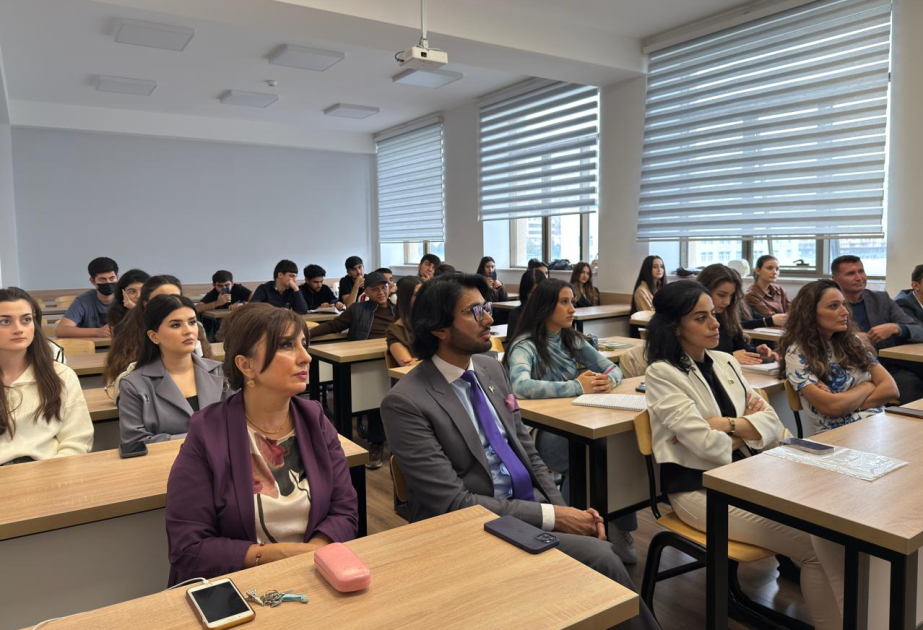 محاضرة حول العلاقات الأدبية والثقافية بين أذربيجان وباكستان لطلاب جامعة باكو الحكومية