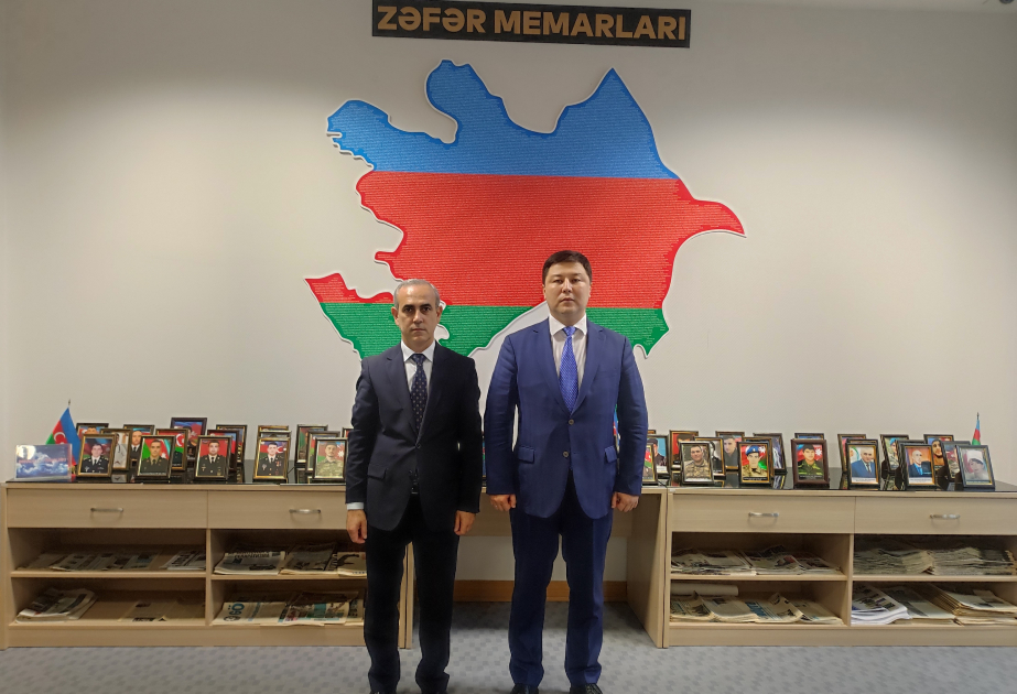 Qazaxıstanın sənaye və tikinti nazirinin müavini Mərkəzi Elmi Kitabxanada olub