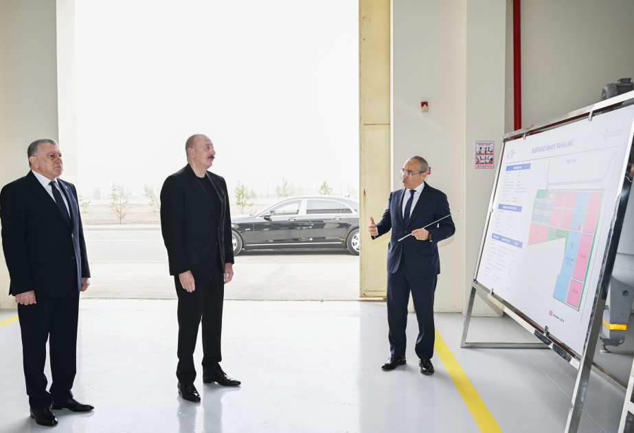 Le président Aliyev prend connaissance des activités d’une entreprise de fabrication des produits agrochimiques de Sabirabad MIS A JOUR VIDEO