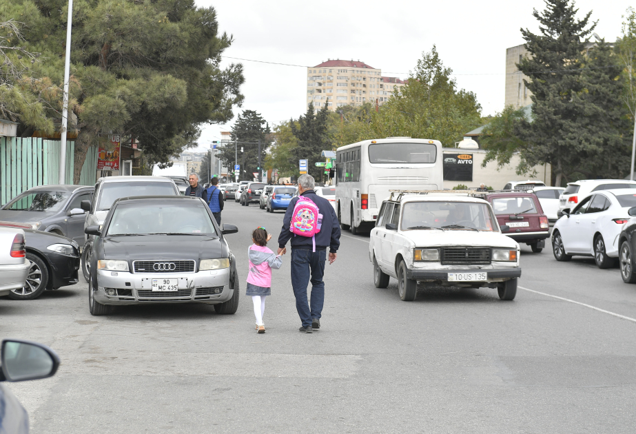 “Maşını necə gəldi saxlayırlar...” – Avtomobillərin səkilərdə park edilməsi PROBLEMİ  VİDEO