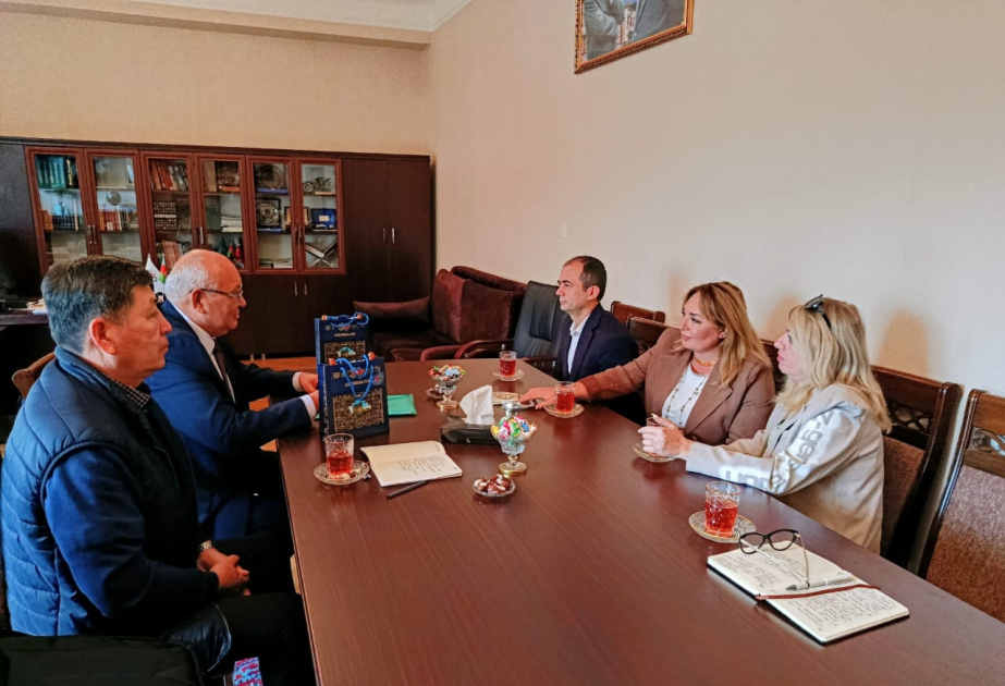 Qazaxıstanlı alimlər Coğrafiya İnstitutunda olublar