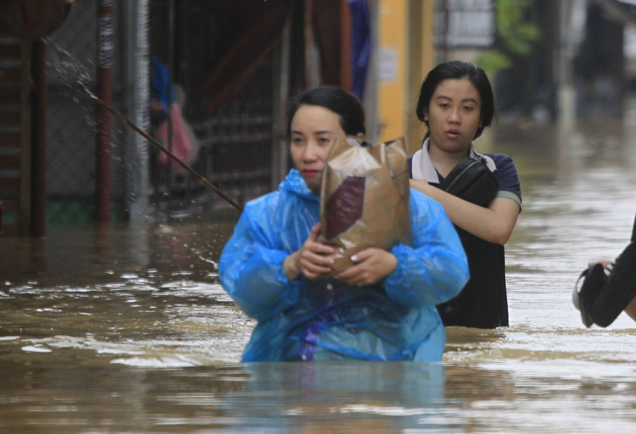 Rekordregen führt zu Überflutungen in Vietnam
