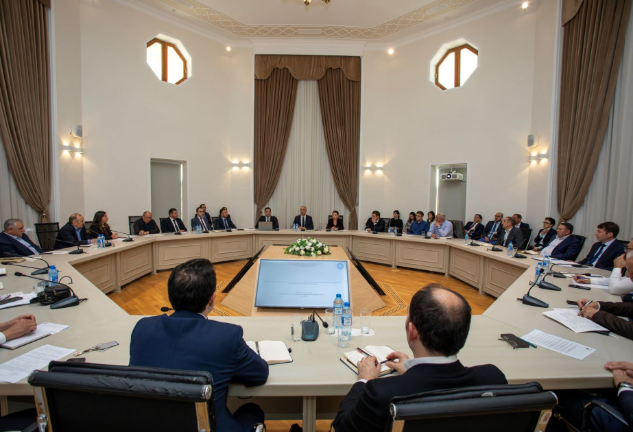Energetika Nazirliyində enerji effektivliyinin potensialının qiymətləndirilməsi və hesabatlılıq məsələlərinə dair görüş keçirilib