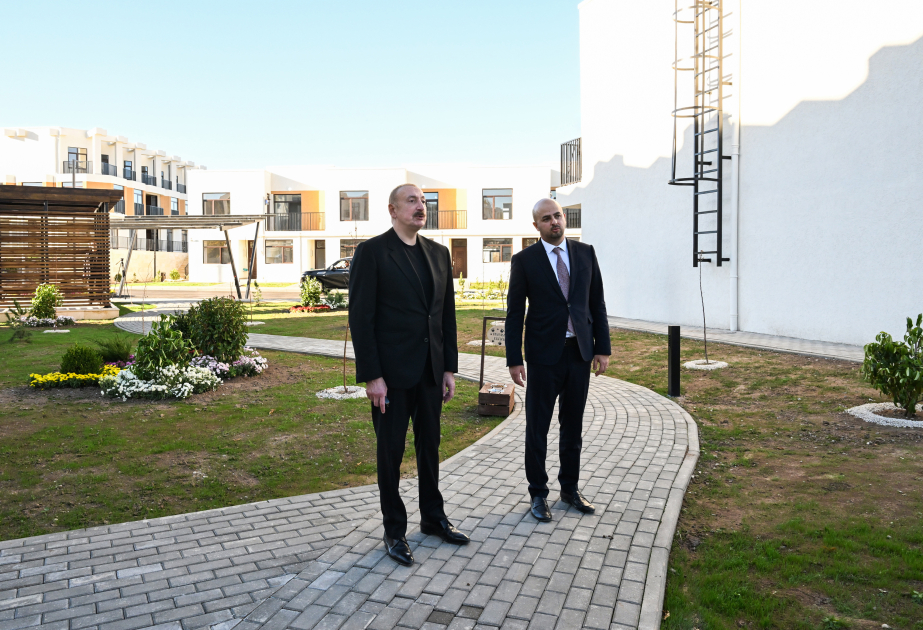 El Presidente Ilham Aliyev se familiarizó con las obras realizadas en un complejo residencial de 104 apartamentos en la ciudad de Zangilan